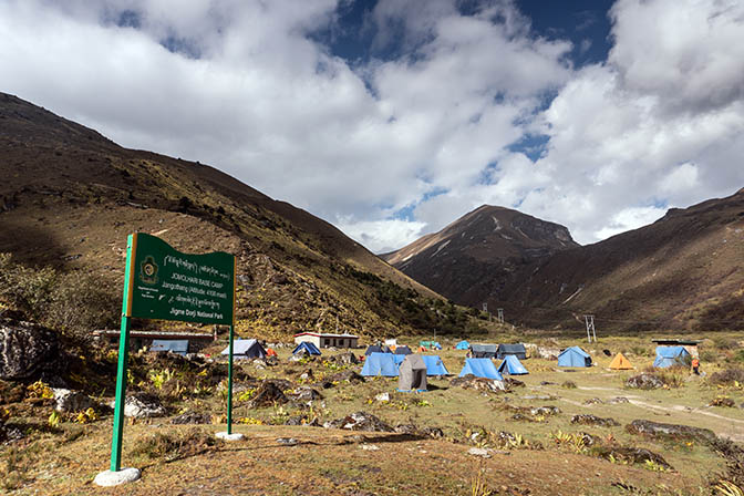 מחנה הבסיס של הג'ומולהרי בג'נגוטנג בגובה 4,100 מטרים, אוקטובר 2018