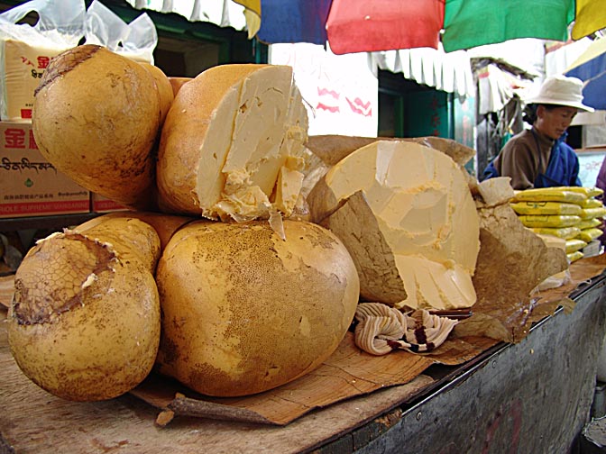 החמאה הטיבטית בשוק ברקור שבלהסה, 2004