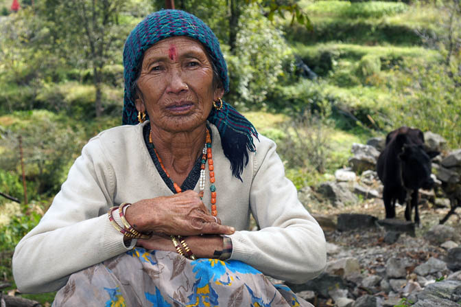 A woman by the roadside, Pangu 2011