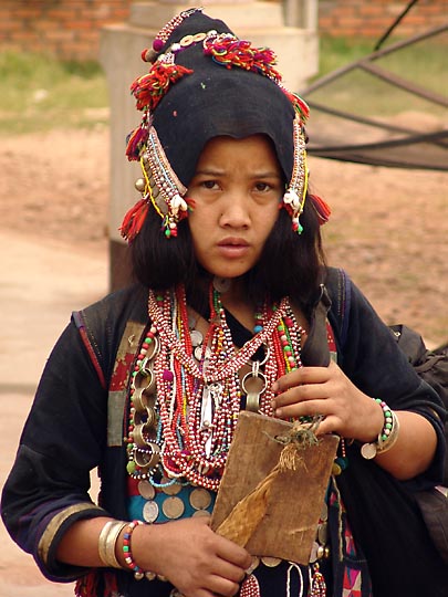 ילדה בלבוש מסורתי של שבט הררי, פונגסלי 2007