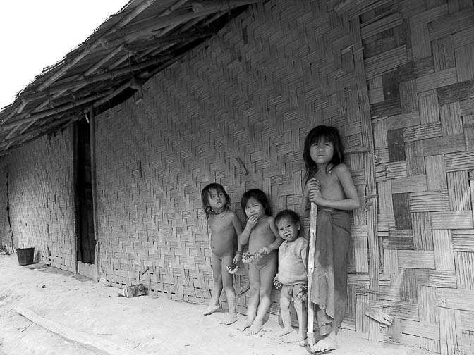 Local kids on the way to Poukham cave, Vang Vieng 2007 (Monochromatic light)