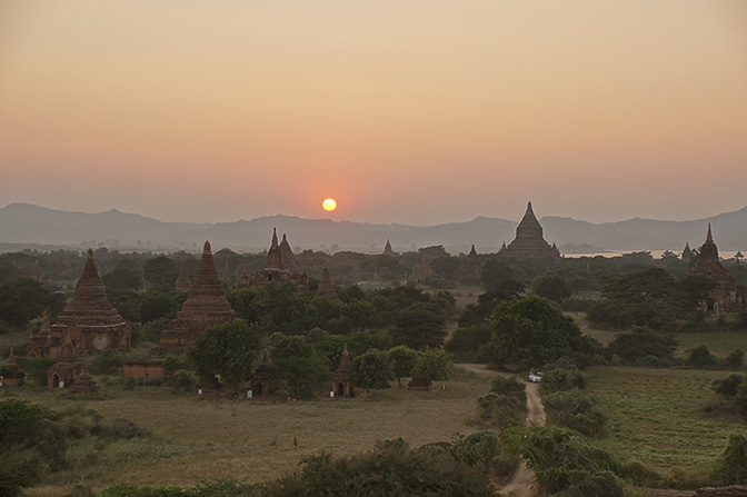 The sunset view from Swe-san-daw (Swesandaw) Pagoda, Bagan 2015