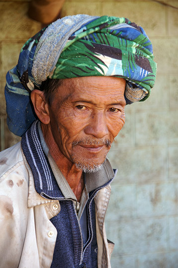 גבר משבט הפאלונג בכפר הין קה קון, הטרק מקלו לאגם אינלה 2015