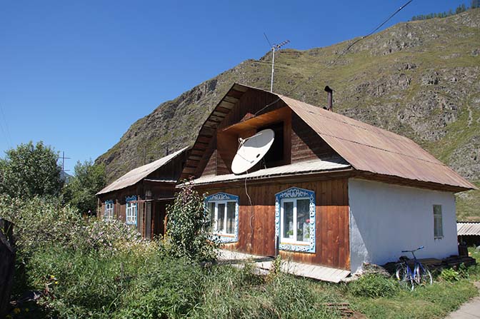 Typical wooden house in Tyungur village, 2014