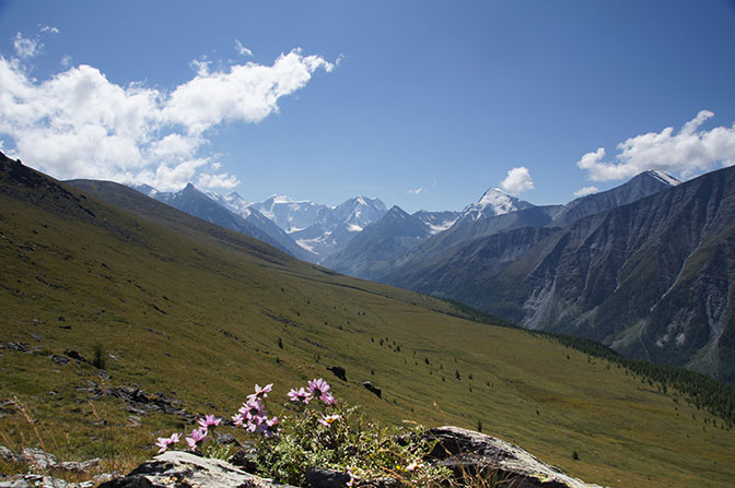 Ak-kem wall and the Belukha mountain  come into view from the Sarybel pass, 2014