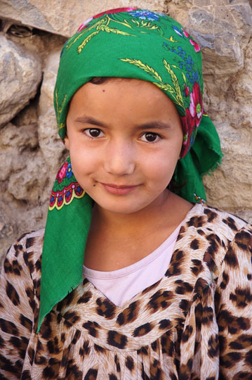 Girl in the market, Khushikat 2013