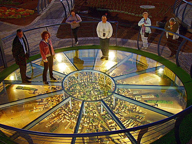 דגם של מושב נהלל בלילה, מיני ישראל בלטרון, ישראל 2003