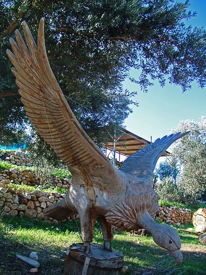 Shmueli Hed's eagle sculpture in Ein Hod, The Israel National Trail 2005