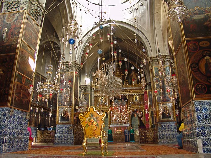 קתדרלת יעקב הקדוש (סנט ג'יימס) הארמנית בשעת תפילה, העיר העתיקה 2006