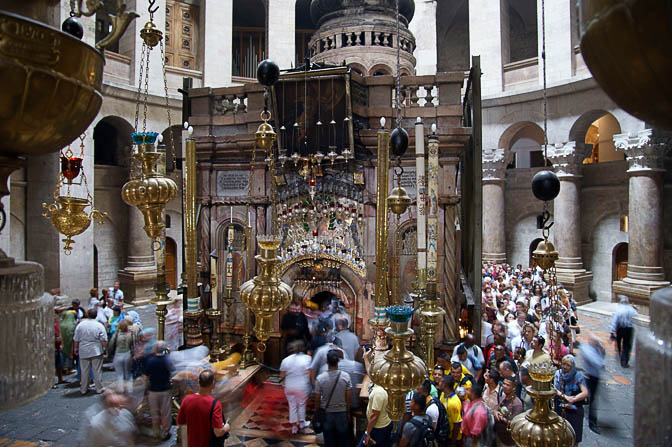 Visitors line to enter the Edicule of the Holy Sepulchre (The Tomb of Christ), The Old City 2008