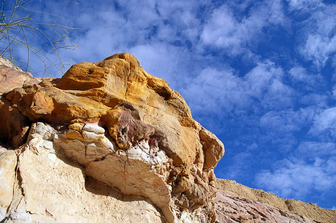 אבן-חול צבעוני בנחל חצרה, המכתש הקטן, שביל ישראל 2009