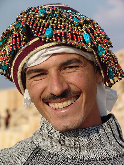 A necklace seller, Saqqara 2006