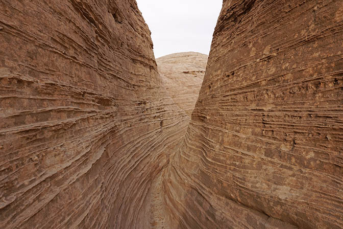 A narrow passage between sandstone formations in Tarick al-Menza, 2017