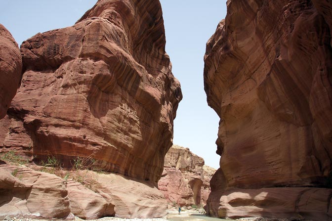 Cliffs in red sandstone (Solomon formation), 2014