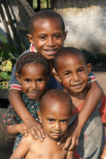 A bunch of kids, Goroka 2009