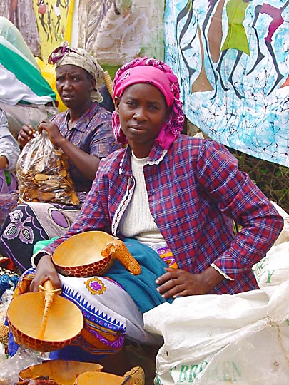 Hawkers in the colorful Nairobi market, Kenya 2000