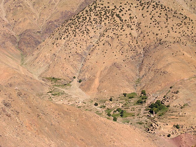 מבט אל הכפר אגונס מטיזי (מעבר הרים) יאבאסן, 2007