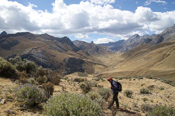 Our excellent guide Angel Callupe and the great Valley of Rondoy River, 2008