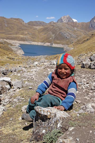 A laughing boy with Lagoon Viconga in the background, Matiraqui 2008