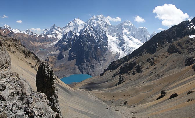 The view of the Trapecio, Jurau, Sarapo and Seria mountain peaks, San Antonio Pass 2008