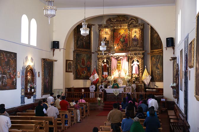 Morning mass in the cathedral, Pisac 2008