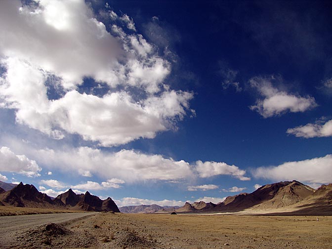 The landscape of the Tibetan plateau from Old Tingri, 2004