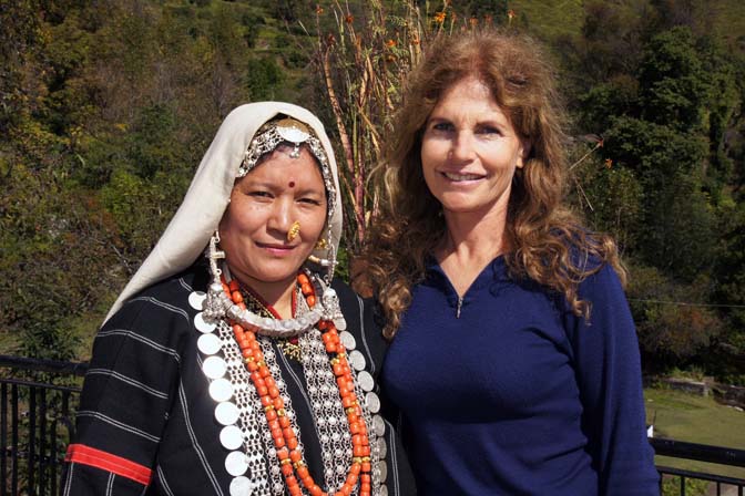 סוניטה בלבוש מסורתי ואני, טיג'ה 2011 (צילמה שנגרילה פאתיאל)
