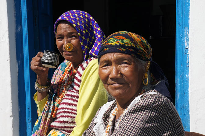 Two elderly sisters bask in the sun, Pangu 2011