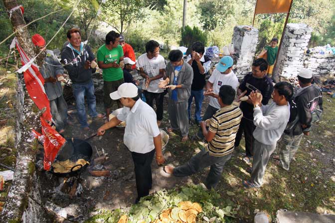 Men frying Puri bread on Maha Ashtami, the eighth day of Durga Puja festival, Pangu 2011