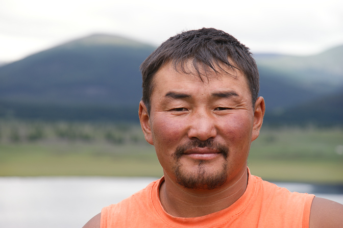 גבר בפארק הלאומי של שמונת האגמים, עמק אורחון, מרכז מונגוליה 2010
