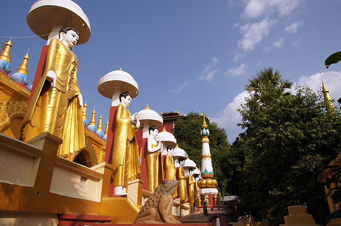 Sculptures in Kyaw Aung San Htar, Amarapura 2015