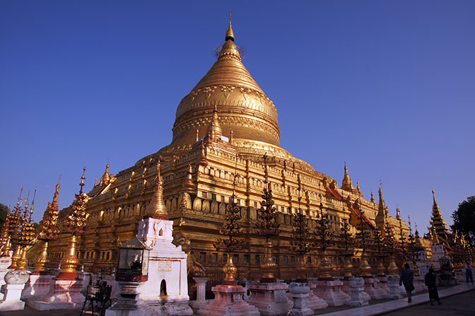 Shwe-zi-gon (Shwezigon) Pagoda, Bagan 2015