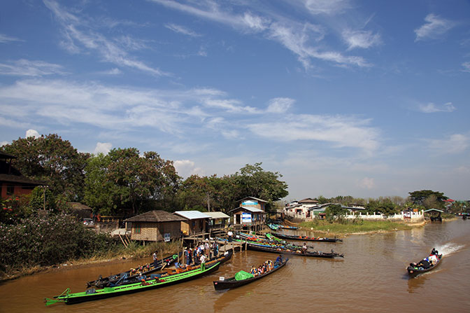 Mooring alongside the cruise route in Nyaung Shwe, Inle Lake 2015