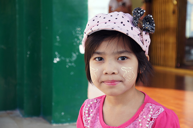 A local girl decorated her face with a paste made of Tanaka wood (Hesperethusa crenulata), Shwedagon Pagoda, Yangon 2016