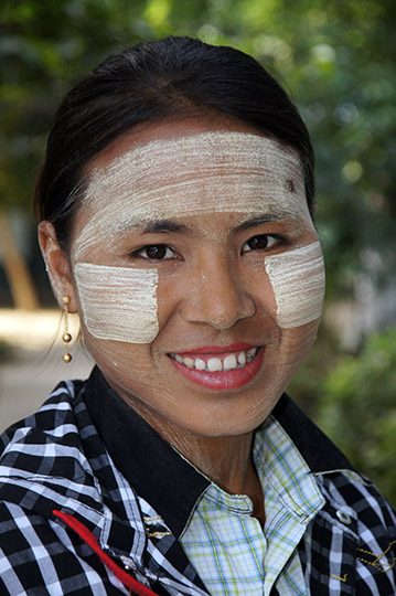 A local lady wearing traditional Thanaka wood (Hesperethusa crenulata) paste on her face, Innwa 2015