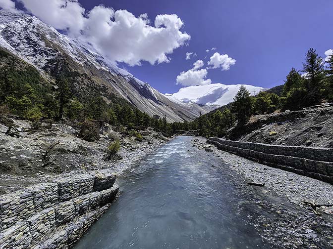 Following the river on the way from Chame to Upper Pisang, 2023