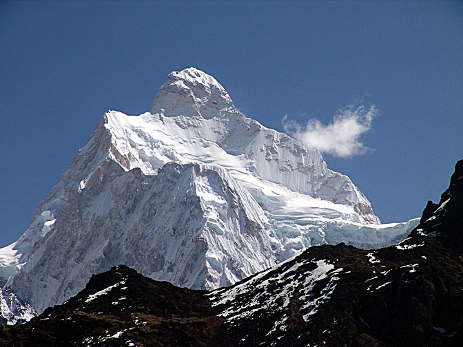 The giant Kumbhukarna, becoming exposed on the way to cross the passes, 2006
