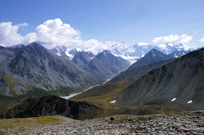 Ak-kem wall and the Belukha mountain from the ascent to Karatiurek pass, 2014