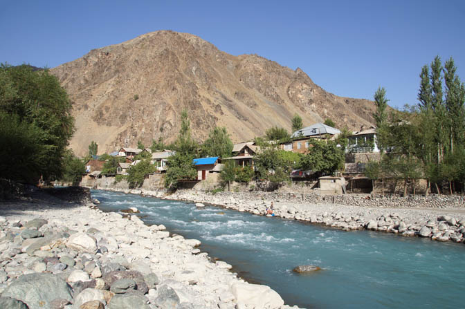 The village of Qalai-Khumb by the Obikhumbob river, 2013