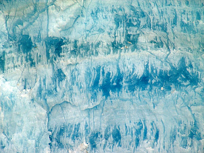 צורות בגווני תכלת בקצה קרחון נאומייר, איי ג'ורג'יה הדרומית 2004
