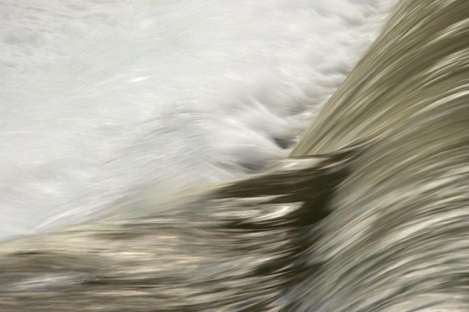 Flow in Jordan River, Kfar Hanassi bridge 2010