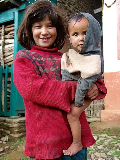 על הידיים בצ'אוקי, בטרק לקנצ'נג'ונגה, נפאל 2006