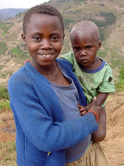 על הידיים בצפון רואנדה 2000