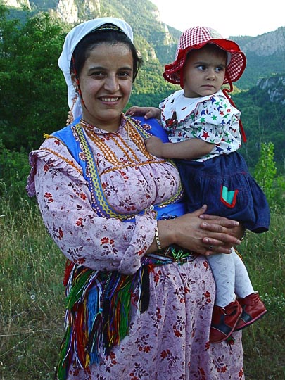 Carrying the Young in Kure Mountains, Turkey 2003