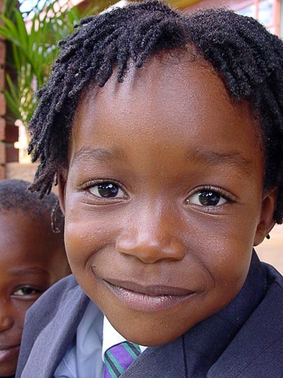 ילד אפריקאי מתוק במפלי ויקטוריה, זימבבווה 2000