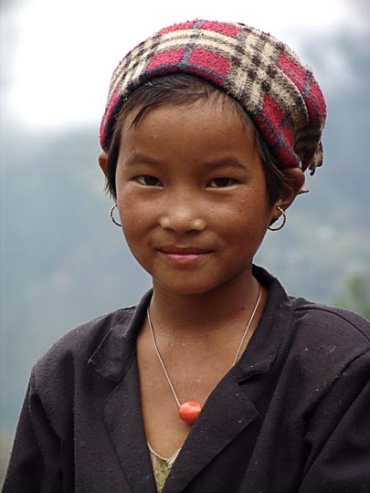 A Nepali girl between Shivalaya to Deurali, along the Khumbu Trail to the Everest, Nepal 2004