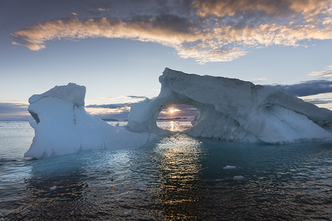 Icebergs kiss ''Good Morning'', 2017