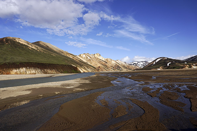 The Jokusla River (Jokulgilskvisl) winds through the rhyolite mountains, Landmannalaugar 2017