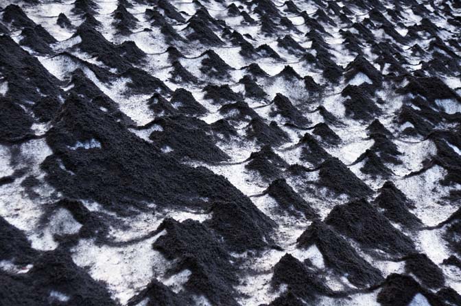 אפר וולקני על גבי קרח בקוורקפיול, 2012