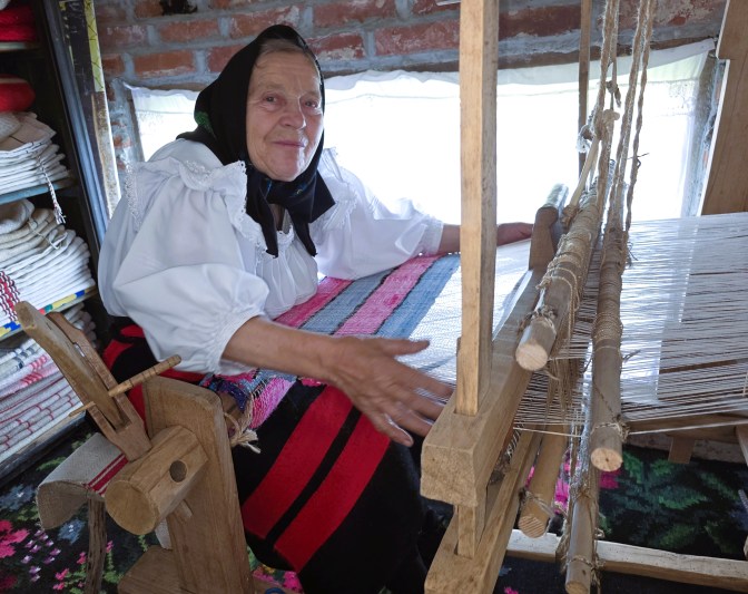 Tanti Maria weaves a rug, Domanesti 2025